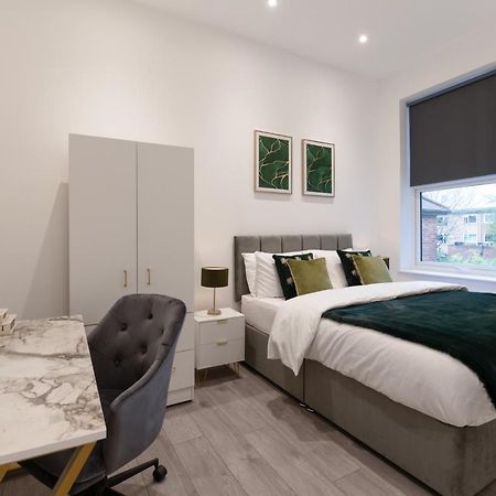 Fantastic New, London Apartment 3 Bed 1 Bath & Parking Whetstone Exteriör bild