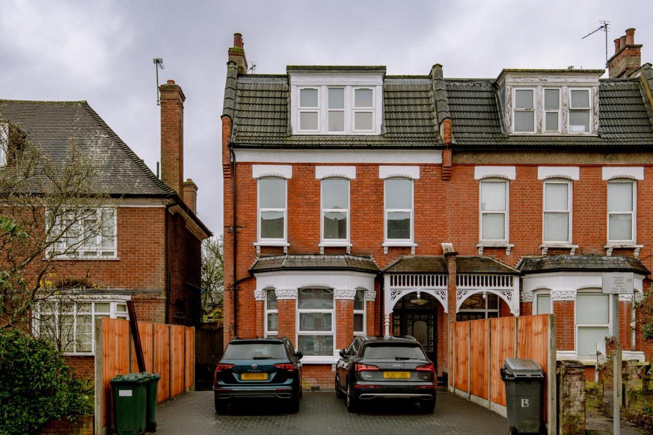 Fantastic New, London Apartment 3 Bed 1 Bath & Parking Whetstone Exteriör bild