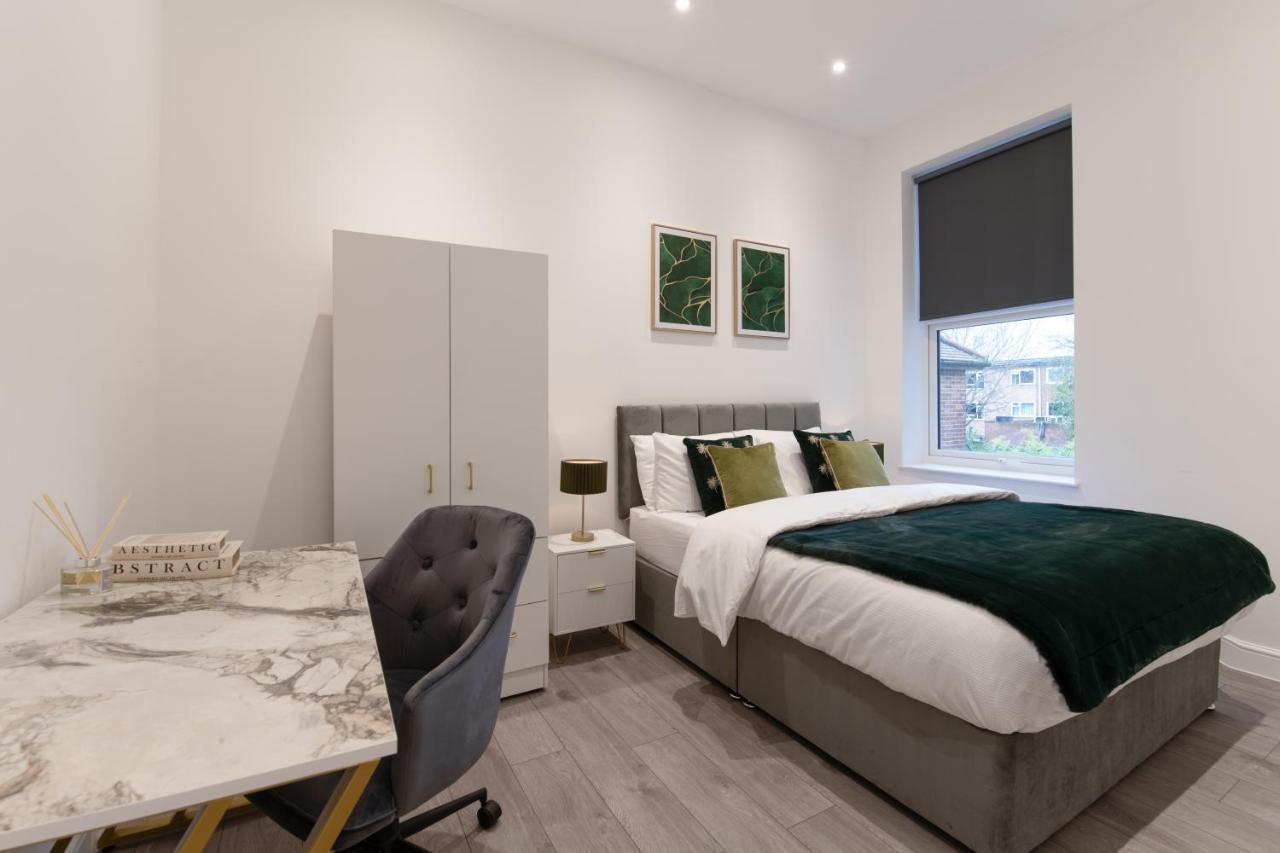 Fantastic New, London Apartment 3 Bed 1 Bath & Parking Whetstone Exteriör bild