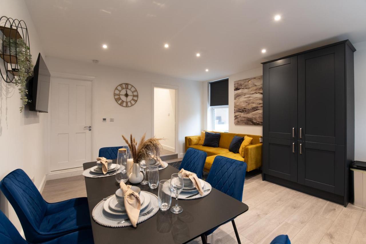 Fantastic New, London Apartment 3 Bed 1 Bath & Parking Whetstone Exteriör bild